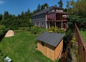 Café gîte du lac servières restaurant Orcival espace extérieur