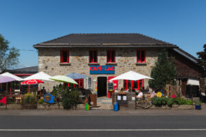 Café du lac Servières gîte auberge Orcival Auvergne