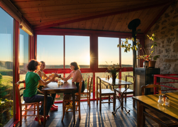 Restaurant Orcival café gîte du lac Servières spécialités